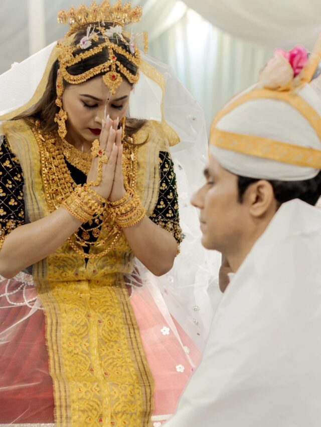 Randeep Hooda-Lin Laishram Wedding एक्टर रणदीप हु्ड्डा ने अपनी लॉन्ग टाइम गर्लफ्रेंड लिन लैशराम के साथ बुधवार को शादी रचा ली है। मणिपुर के इम्फाल में रणदीप ने लिन के साथ अपने नए जीवन की नई पारी की शुरुआत की है। इस दौरान मर्डर 3 कलाकार ने अपनी शादी की लेटेस्ट तस्वीरों को सोशल मीडिया पर शेयर कर वाहवाही लूटी है।