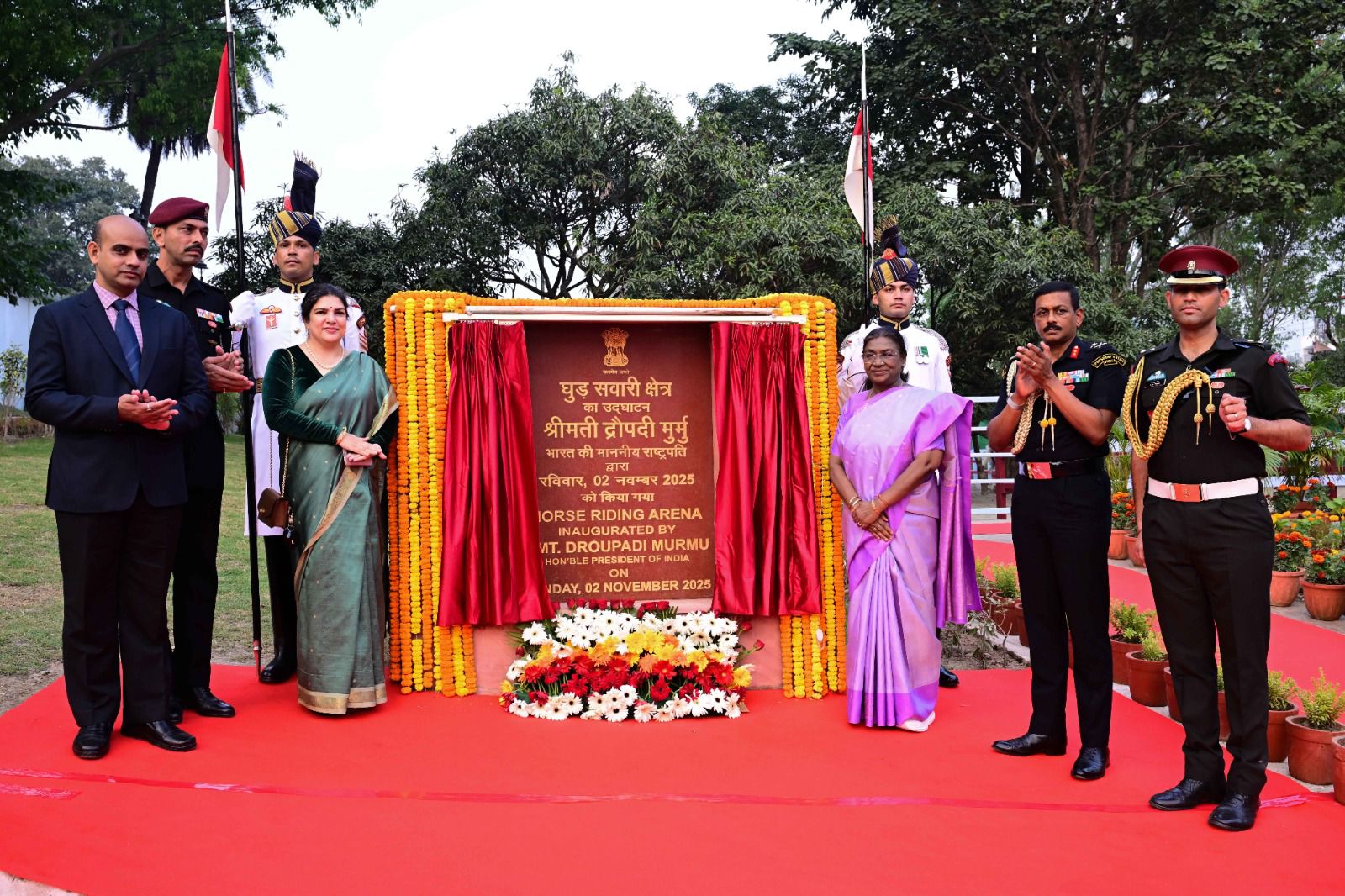 राष्ट्रपति ने राष्ट्रपति निकेतन में फुट ओवर ब्रिज और घुड़सवारी क्षेत्र का किया लोकार्पण