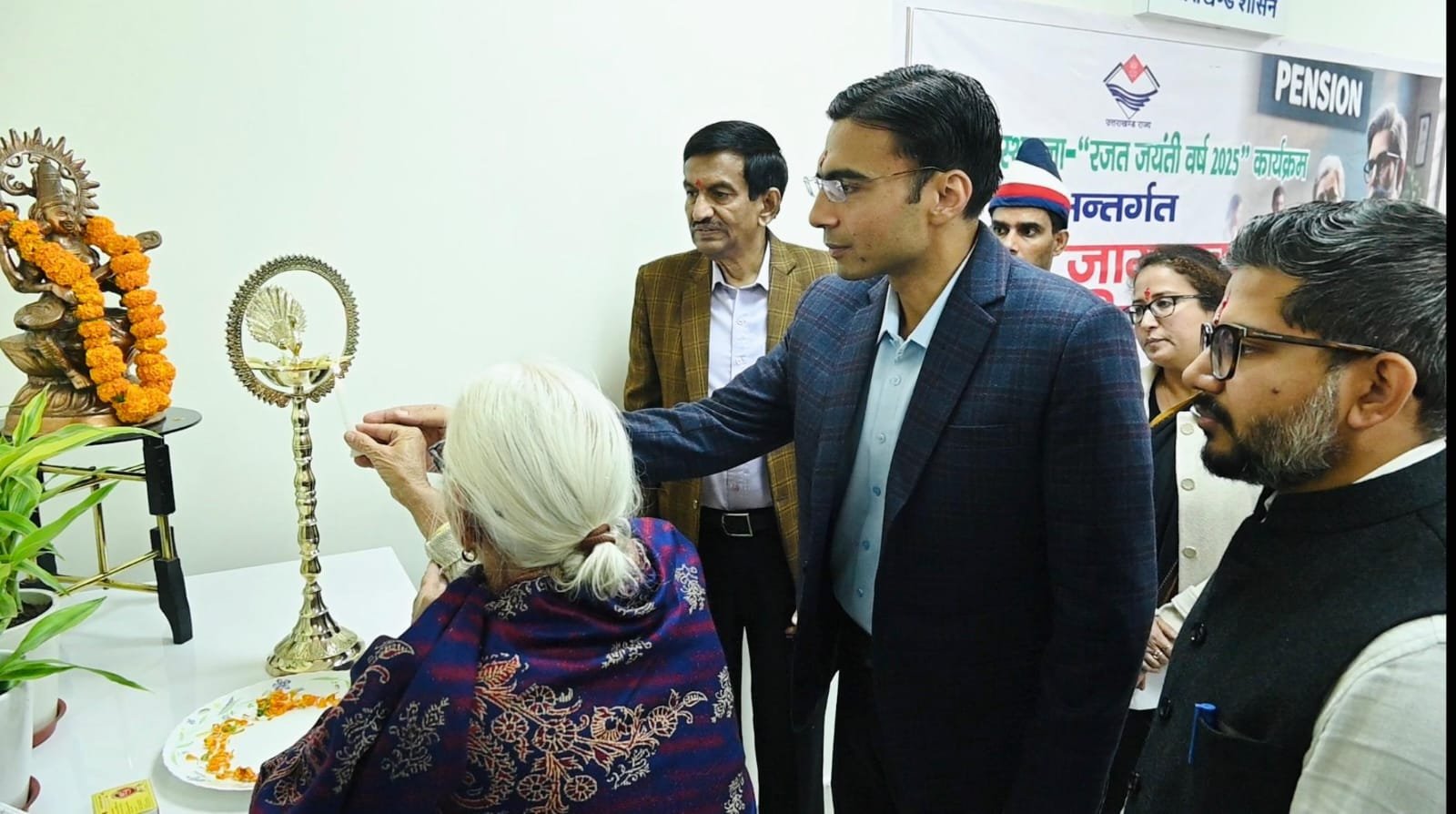 रजत जयंती पर कोषागार में पेंशन जागरूकता एवं निःशुल्क चिकित्सा शिविर का डीएम ने किया उद्घाटन