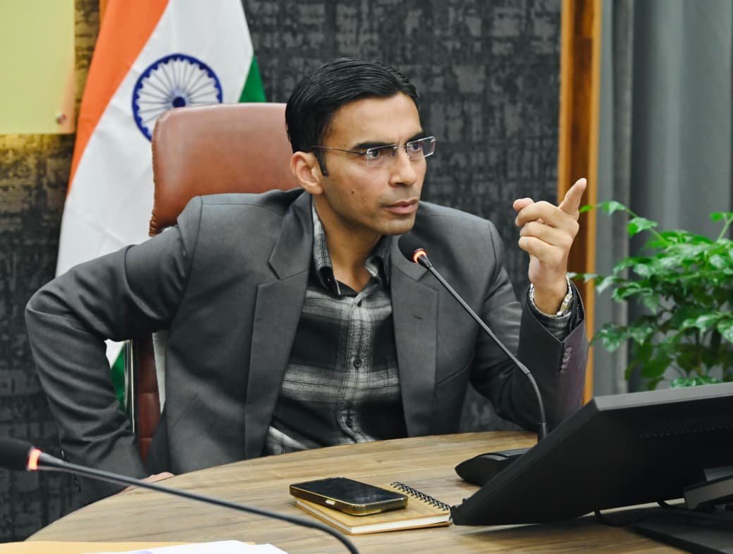 जिला प्रशासन का ड्रग्स के विरूद्ध महाअभियान का आगाज; यूपीईएस संस्थान में हुई बच्चों की ड्रग टेस्टिं