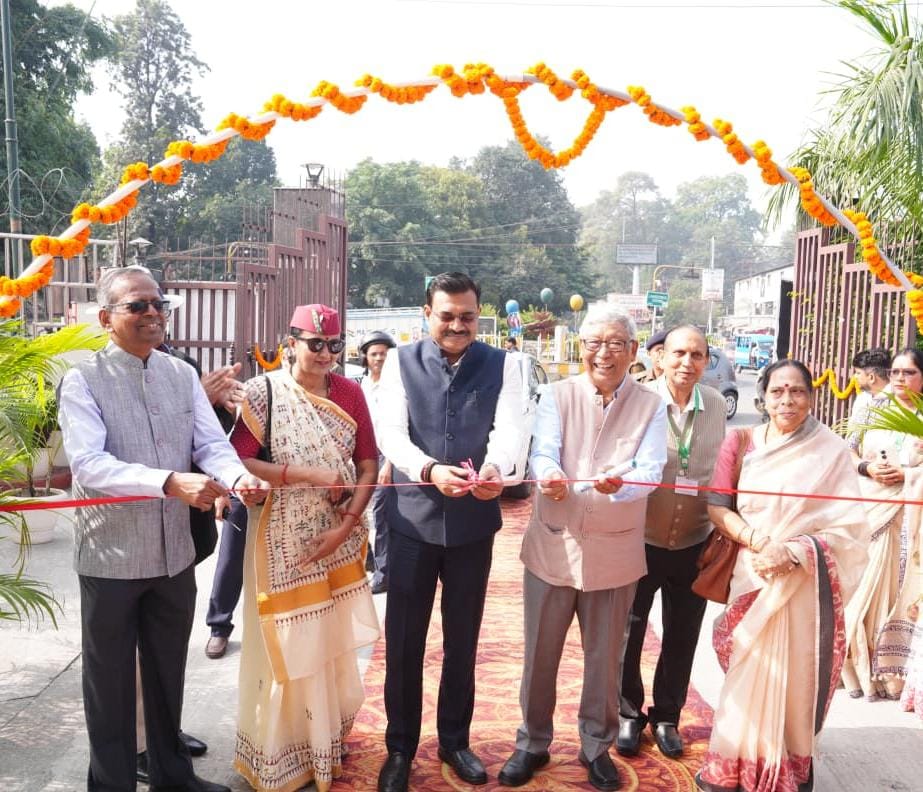 मुख्य सचिव ने को दून पुस्तकालय एवं शोध संस्थान में उत्तराखण्ड पुस्तक मेला का शुभारंभ किया