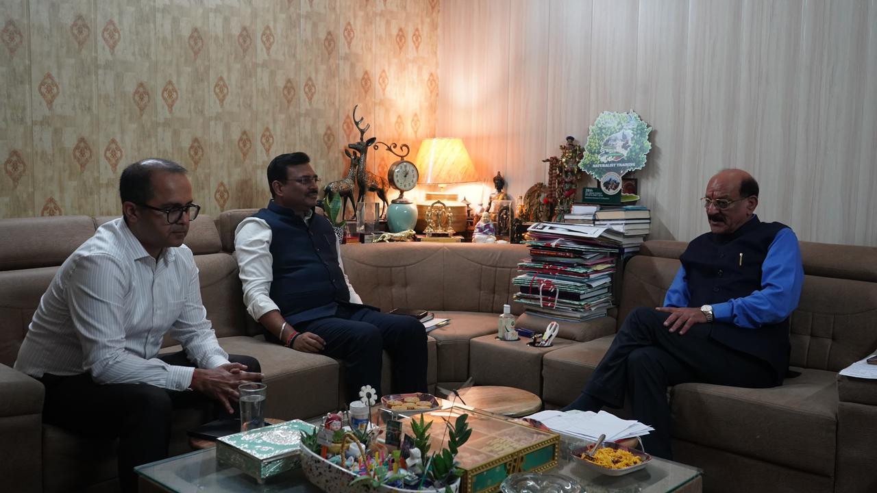 उत्तराखंड राज्य स्थापना की “रजत जयंती” पर विशेष सत्र की तैयारियों को लेकर मुख्य सचिव एवं ग्रह सचिव ने मंत्री सुबोध उनियाल से की भेंट