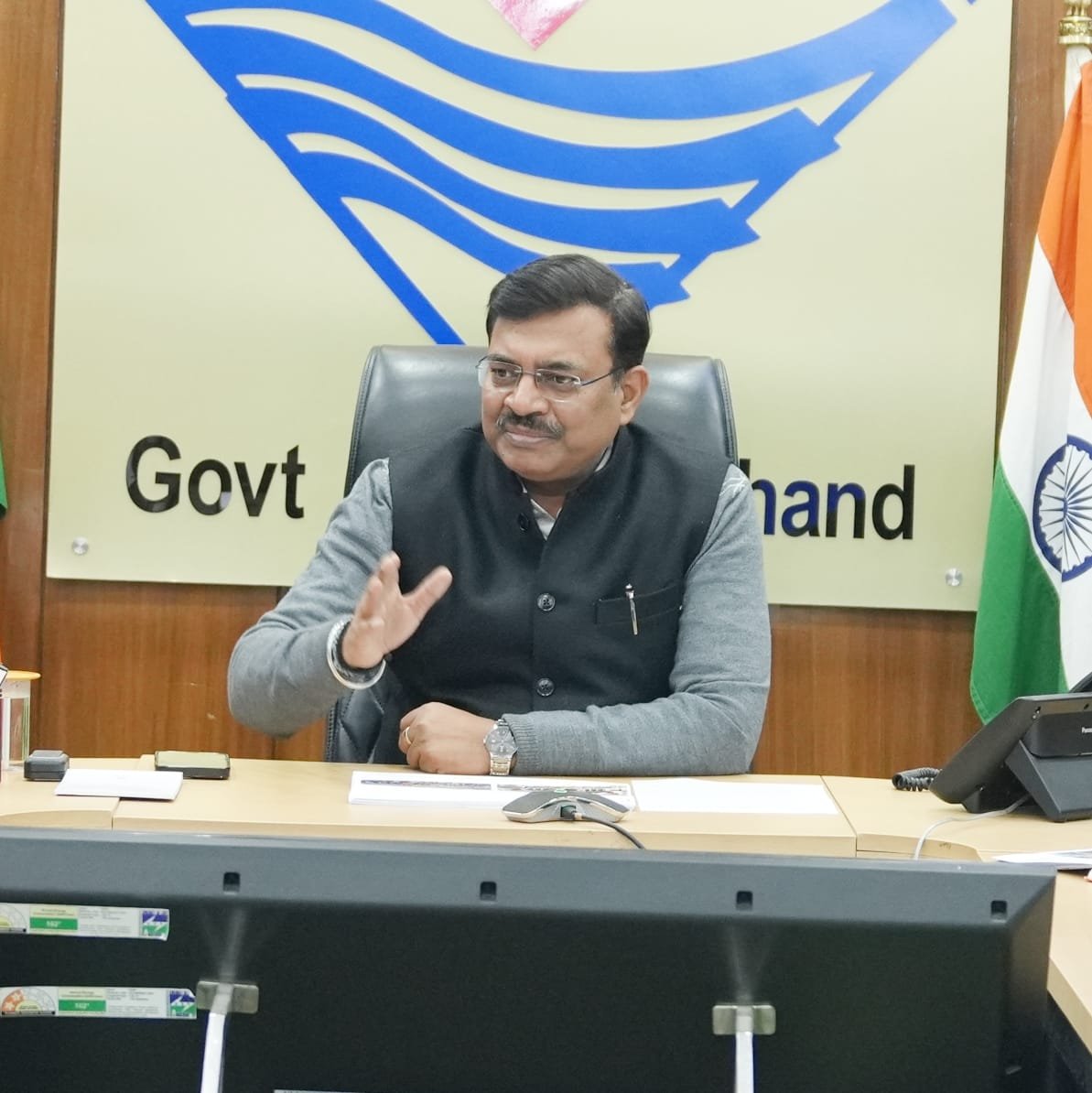 मुख्य सचिव ने केदारनाथ पुनर्निर्माण एवं बद्रीनाथ मास्टर प्लान के सम्बन्ध में सम्बन्धित विभागों एवं जिलाधिकारियों के साथ बैठक की