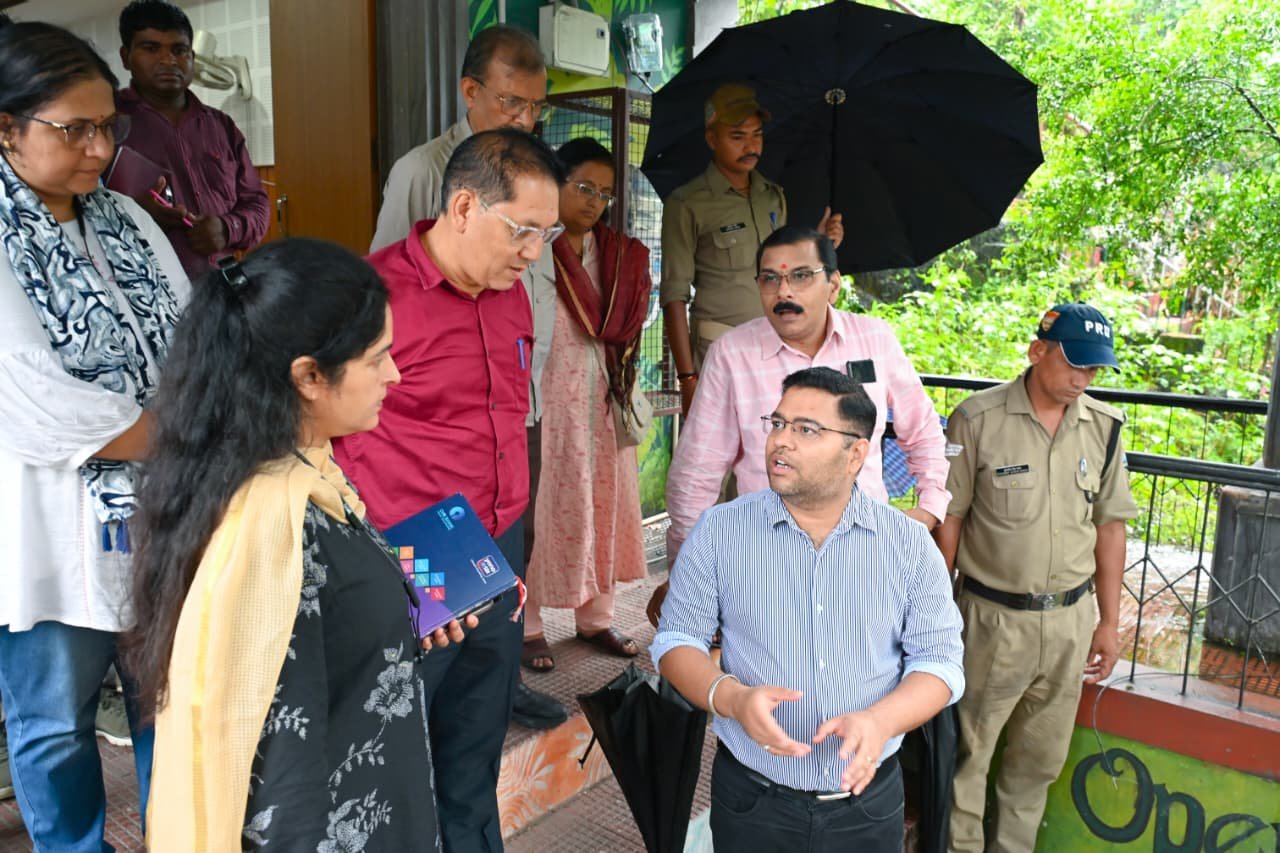 जिलाधिकारी ने वन स्टॉप सेंटर एवं संगम पुस्तकालय का किया निरीक्षण